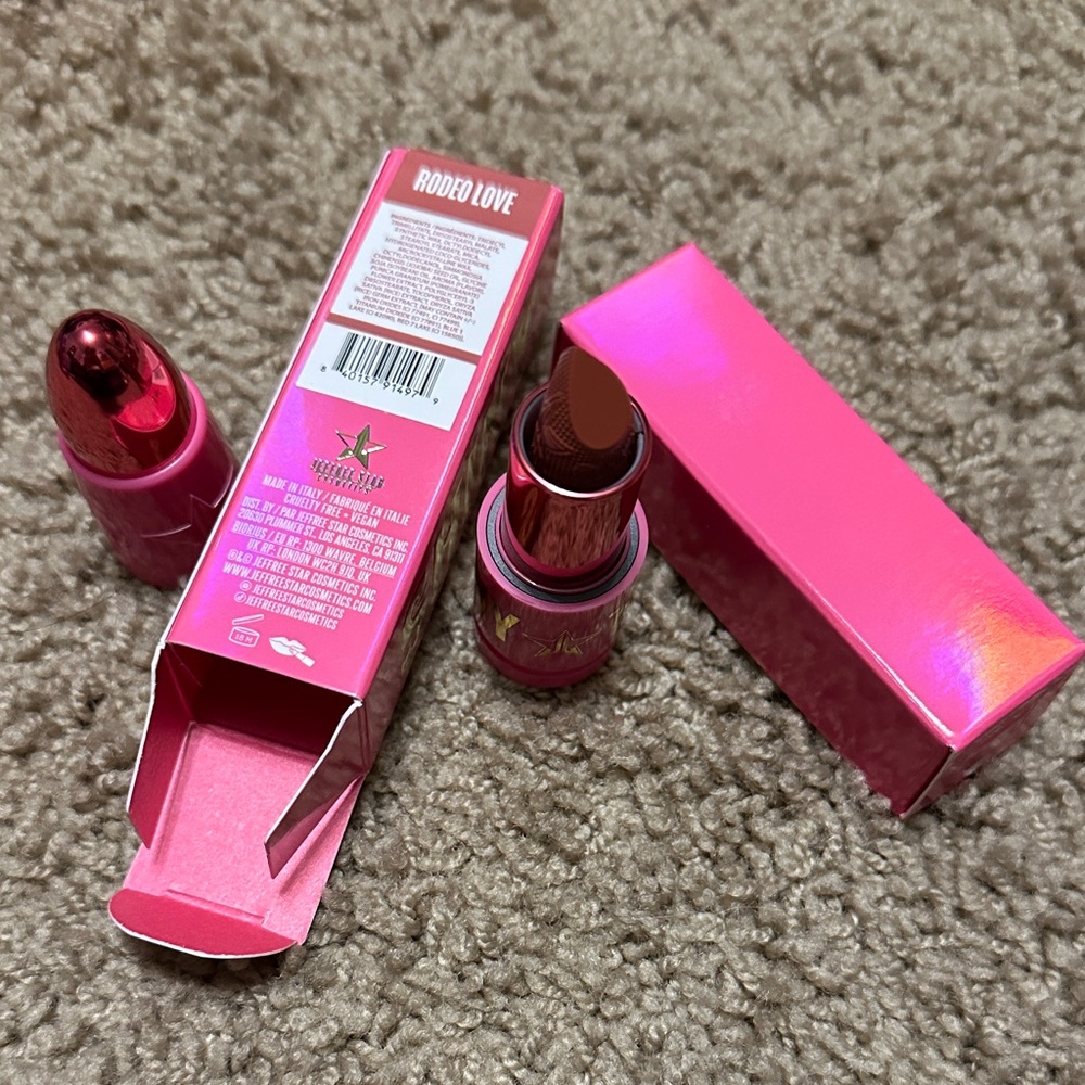 Jeffree Star Rodeo Love Shiny Trap lipstick